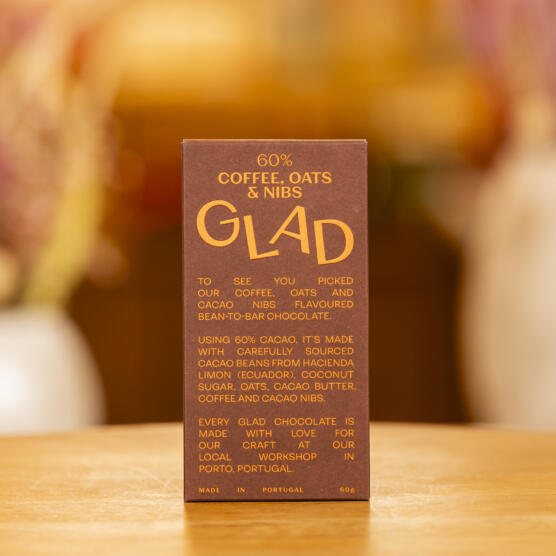 ein Produktbild von: Glad Schokolade Kaffee, Hafer & Kakaonibs 60 %, 60g, vegan